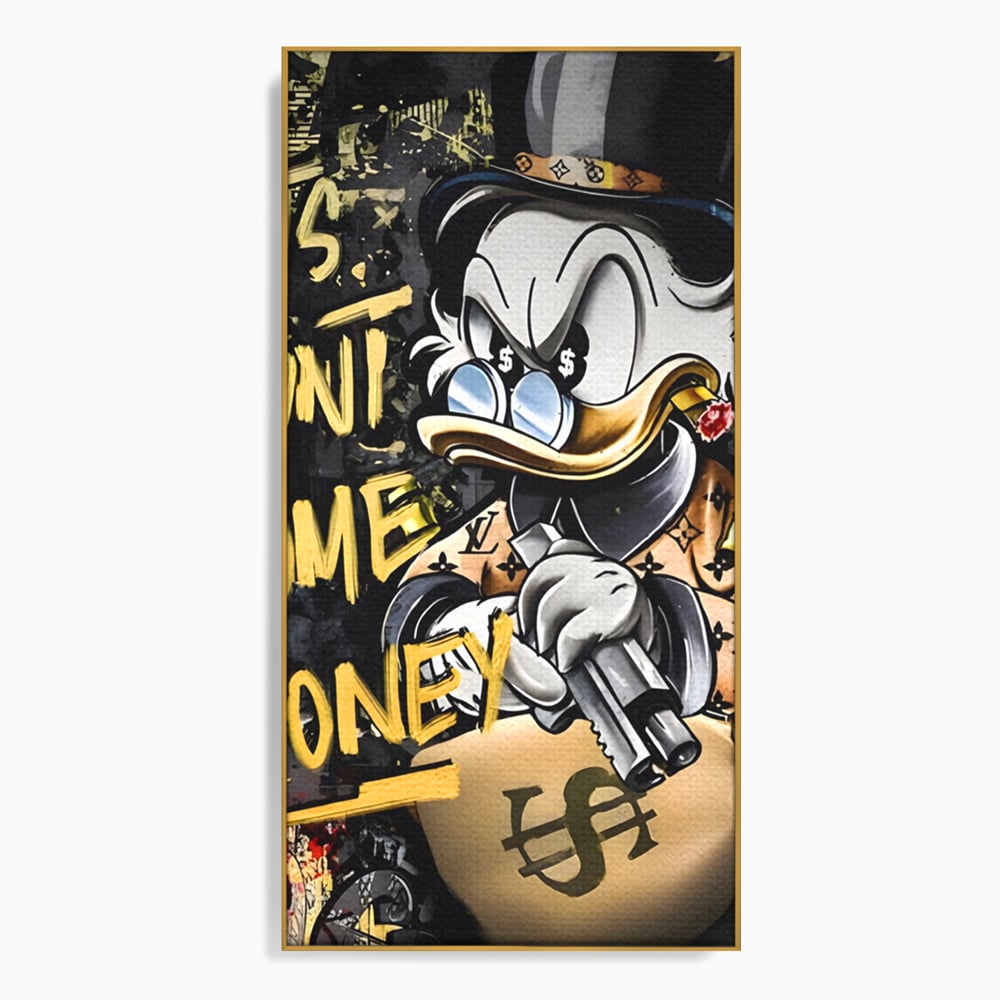 Tablou canvas cu ilustratie cu scrooge duck tinand o arma, in rama de aluminiu auriu